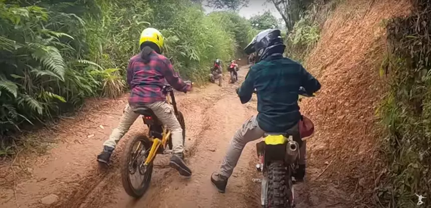 10 Momen Ririn Ekawati & Ibnu Jamil naik motor trail, couple goals berbagai sumber 10 Momen Ririn Ekawati & Ibnu Jamil naik motor trail, couple goals berbagai sumber