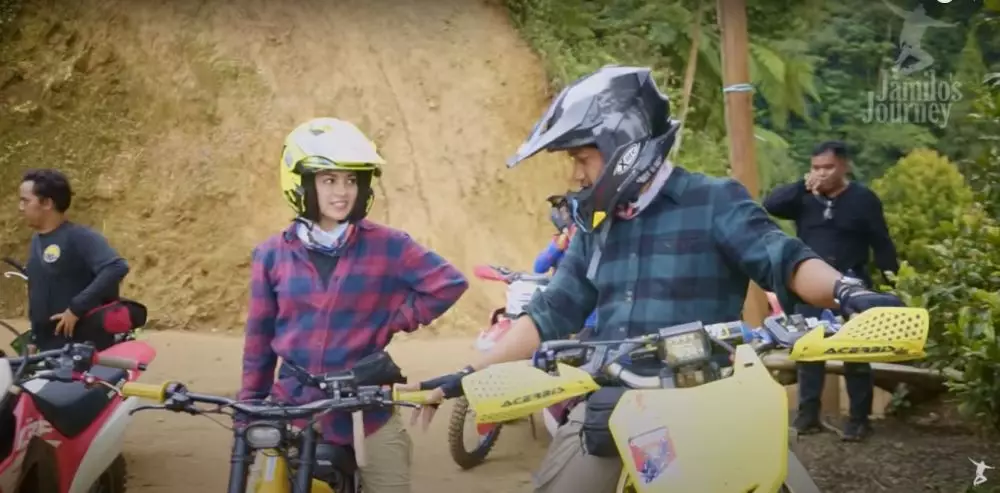 10 Momen Ririn Ekawati & Ibnu Jamil naik motor trail, couple goals berbagai sumber 10 Momen Ririn Ekawati & Ibnu Jamil naik motor trail, couple goals berbagai sumber