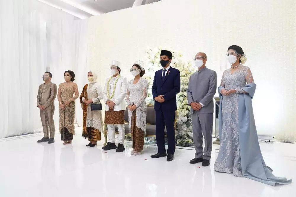 Pernikahan seleb ini dihadiri pejabat negara Instagram