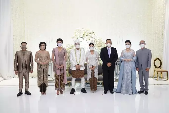 Pernikahan seleb ini dihadiri pejabat negara Instagram