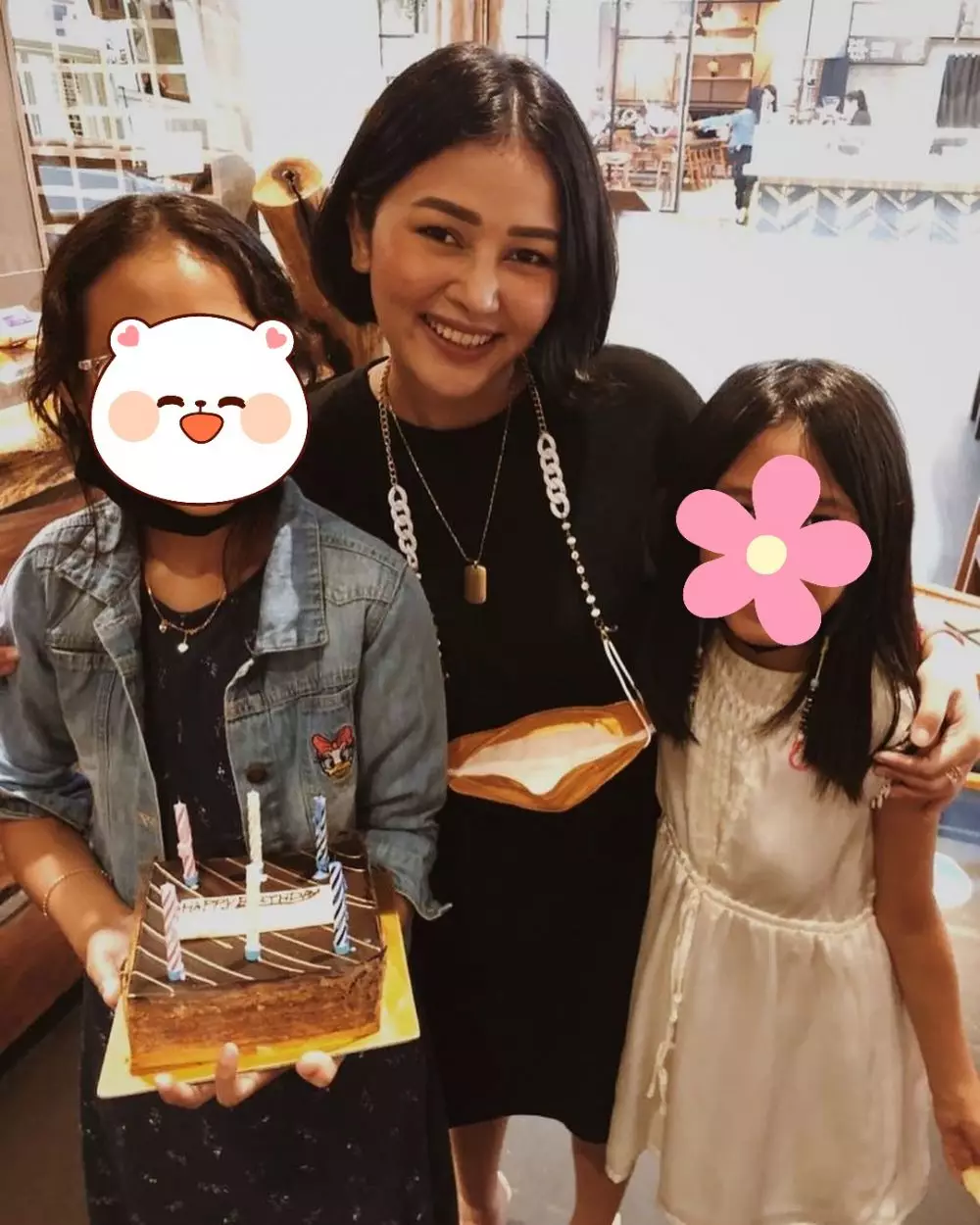 Momen ulang tahun Mutia Ayu ke-26 tahun © 2021 brilio.net Momen ulang tahun Mutia Ayu ke-26 tahun © 2021 brilio.net