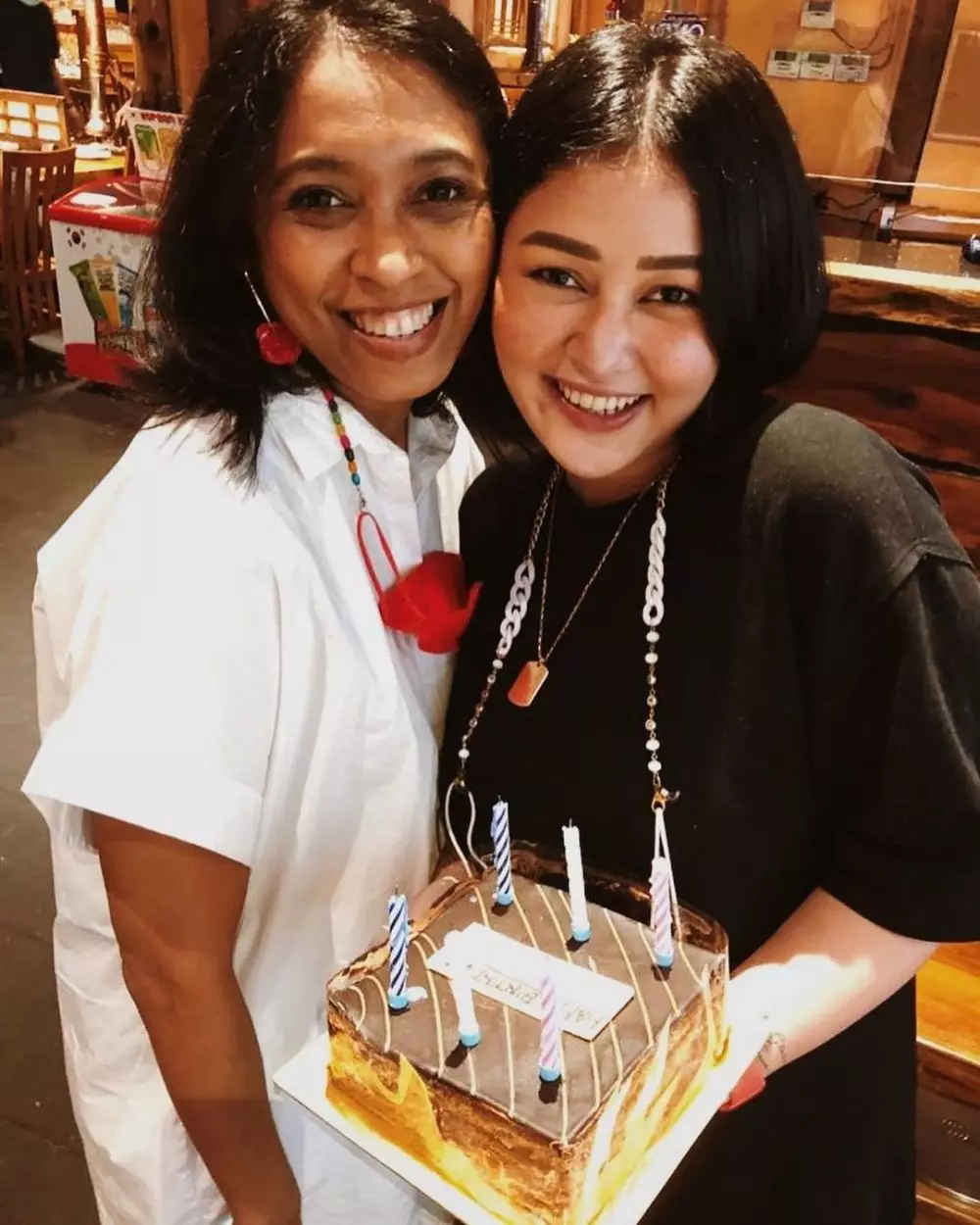 Momen ulang tahun Mutia Ayu ke-26 tahun © 2021 brilio.net Momen ulang tahun Mutia Ayu ke-26 tahun © 2021 brilio.net