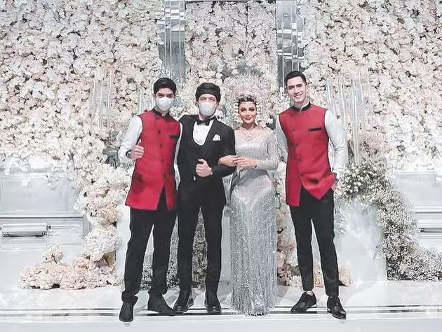 al jadi groomsmen di nikahan atta Instagram
