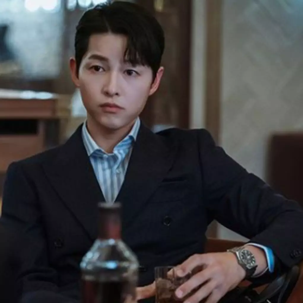 8 Potret Song Joong-ki di drama Korea Vincenzo, gagah dan memesona