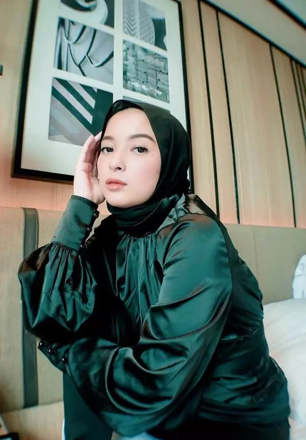 Cerita haru 10 seleb Indonesia yang alami gangguan mental berbagai sumber Cerita haru 10 seleb Indonesia yang alami gangguan mental berbagai sumber