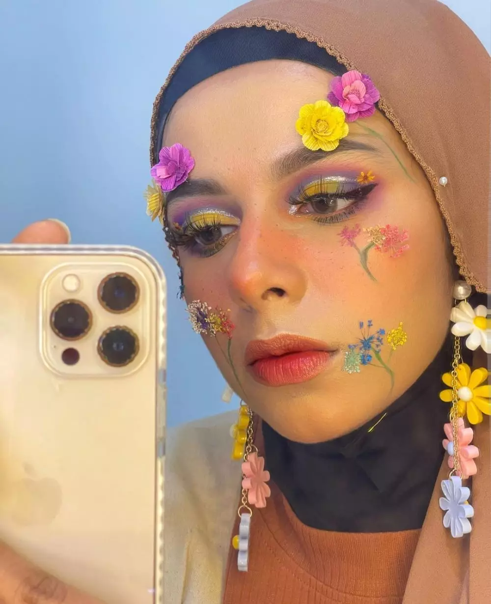 10 Potret Dilla Jaidi, adik Fadil Jaidi yang hobi makeup berbagai sumber 10 Potret Dilla Jaidi, adik Fadil Jaidi yang hobi makeup berbagai sumber