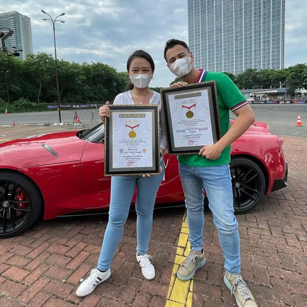 10 Momen Raffi Ahmad tantang GM Irene Sukandar, blind chess di mobil