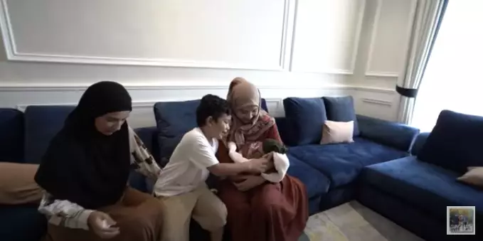 Momen penyambutan Zaskia Sungkar Instagram