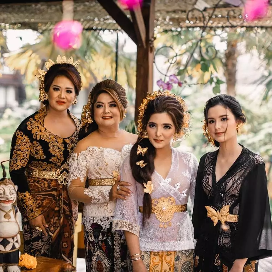 momen hangat sarah menzel dengan keluarga azriel © berbagai sumber momen hangat sarah menzel dengan keluarga azriel © berbagai sumber