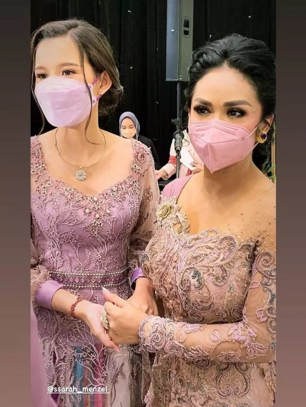 momen hangat sarah menzel dengan keluarga azriel © berbagai sumber momen hangat sarah menzel dengan keluarga azriel © berbagai sumber