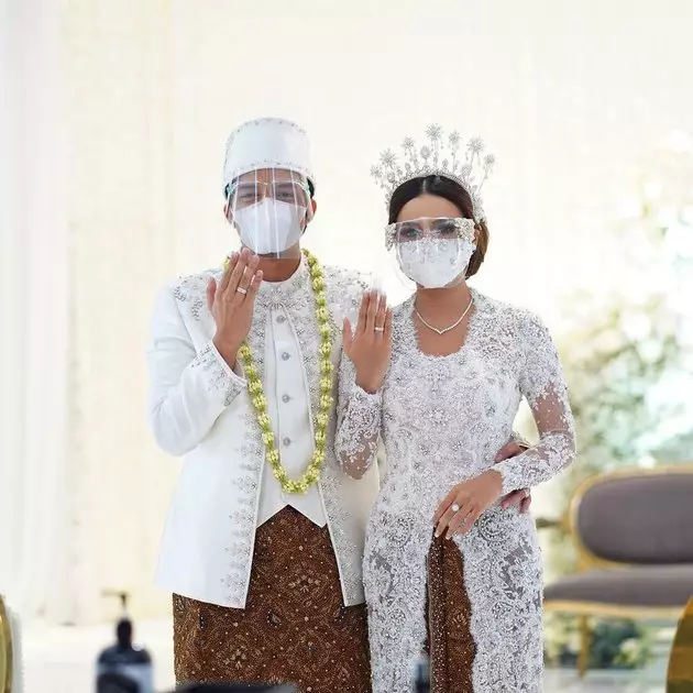 potret cincin nikah atta aurel yang harganya fantastis Berbagai sumber