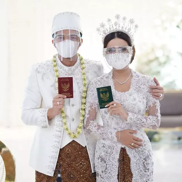 potret cincin nikah atta aurel yang harganya fantastis Berbagai sumber