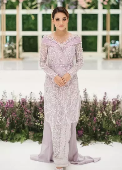 Gaya 7 selebgram berkebaya saat lamaran, siapa paling curi perhatian? berbagai sumber Gaya 7 selebgram berkebaya saat lamaran, siapa paling curi perhatian? berbagai sumber