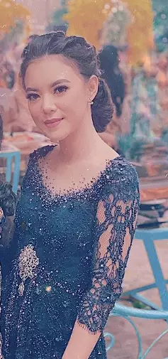 Gaya 7 selebgram berkebaya saat lamaran, siapa paling curi perhatian? berbagai sumber Gaya 7 selebgram berkebaya saat lamaran, siapa paling curi perhatian? berbagai sumber