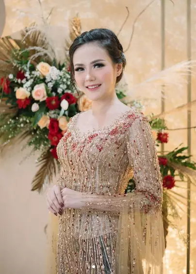 Gaya 7 selebgram berkebaya saat lamaran, siapa paling curi perhatian? berbagai sumber Gaya 7 selebgram berkebaya saat lamaran, siapa paling curi perhatian? berbagai sumber