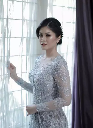 Gaya 7 selebgram berkebaya saat lamaran, siapa paling curi perhatian? berbagai sumber Gaya 7 selebgram berkebaya saat lamaran, siapa paling curi perhatian? berbagai sumber