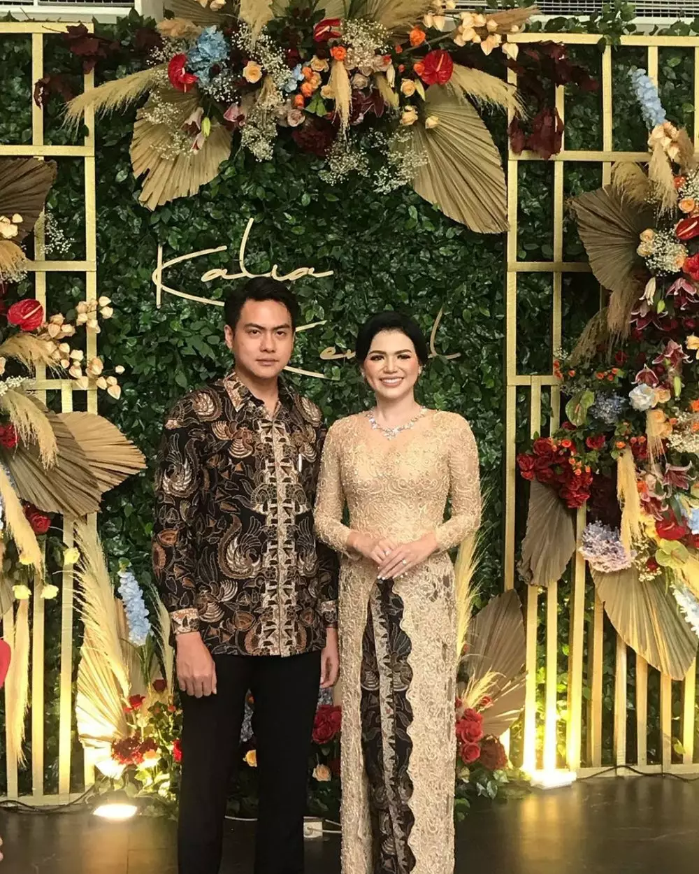 Gaya 7 selebgram berkebaya saat lamaran, siapa paling curi perhatian? berbagai sumber Gaya 7 selebgram berkebaya saat lamaran, siapa paling curi perhatian? berbagai sumber