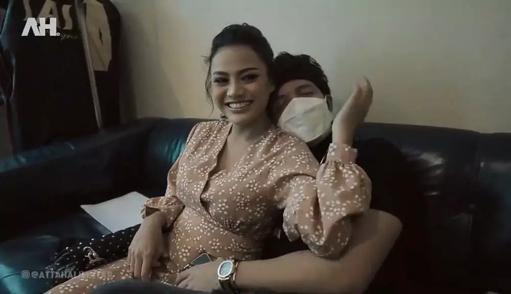 Momen mesra Atta Aurel setelah menikah © 2021 brilio.net