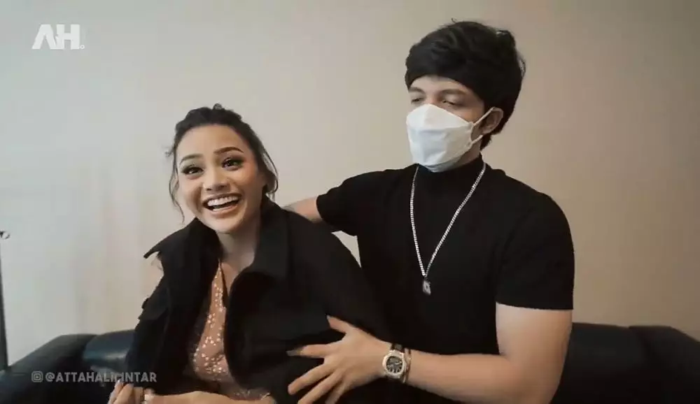 Momen mesra Atta Aurel setelah menikah © 2021 brilio.net