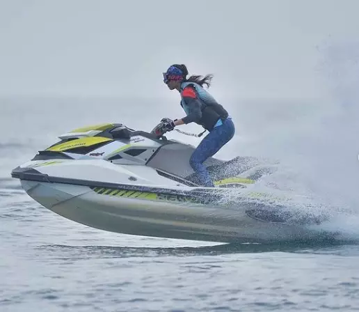 selebgram main jetski istimewa