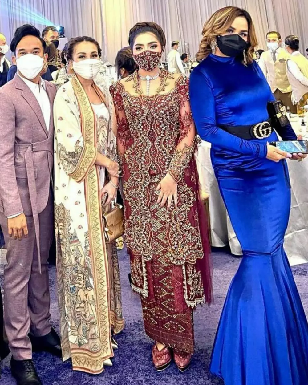 Beda gaya Nagita dan Ayu Ting Ting kondangan © 2021 brilio.net