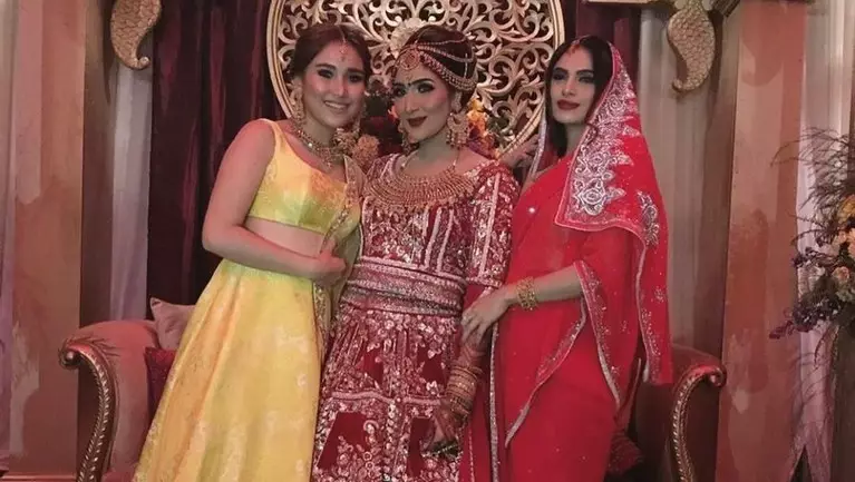 Beda gaya Nagita dan Ayu Ting Ting kondangan © 2021 brilio.net