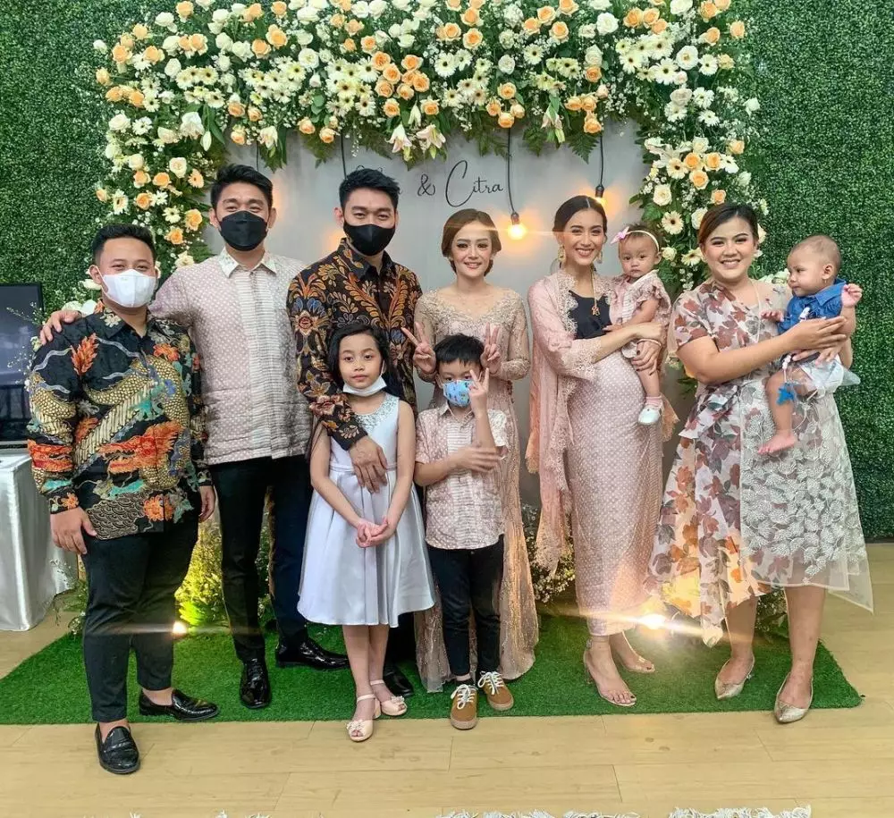 lamaran Ifan dan Citra Monica © berbagai sumber lamaran Ifan dan Citra Monica © berbagai sumber