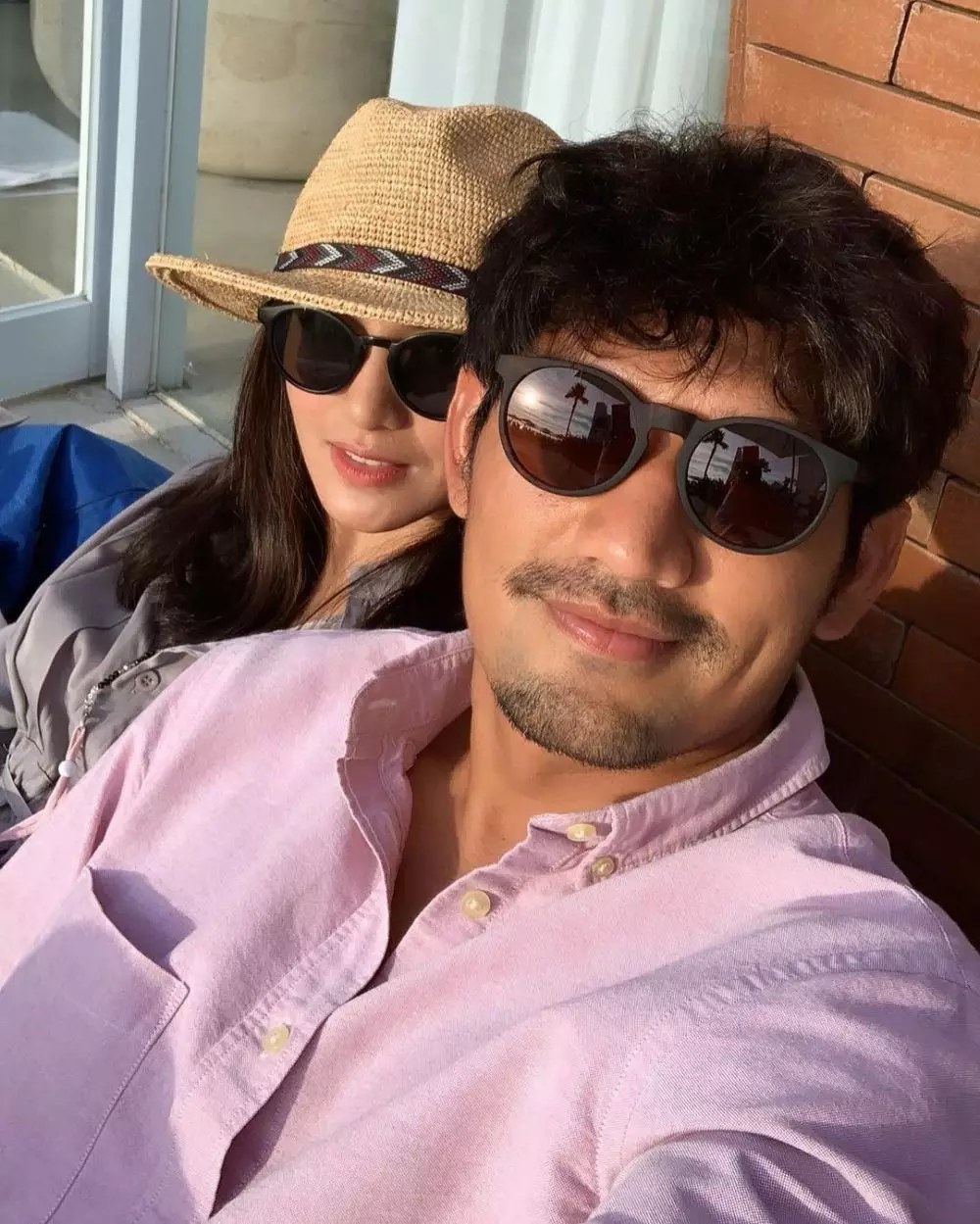 Momen selfie 9 seleb yang nikah di 2021 © 2021 brilio.net Momen selfie 9 seleb yang nikah di 2021 © 2021 brilio.net