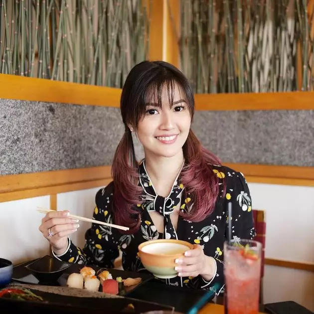 potret terbaru asty ananta Berbagai sumber