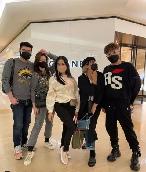 potret terbaru asty ananta Berbagai sumber