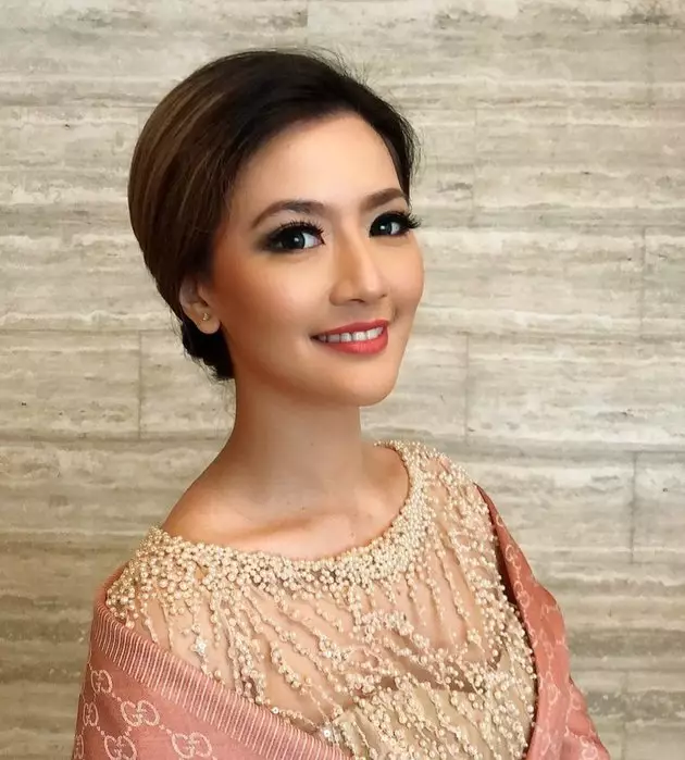 potret terbaru asty ananta Berbagai sumber