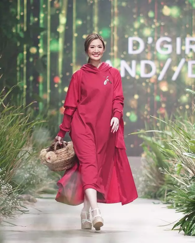 potret terbaru asty ananta Berbagai sumber