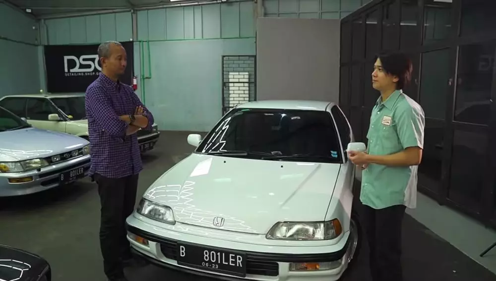 Hobi otomotif jadul, 10 momen Iqbaal Ramadhan utak-atik mobil klasik berbagai sumber