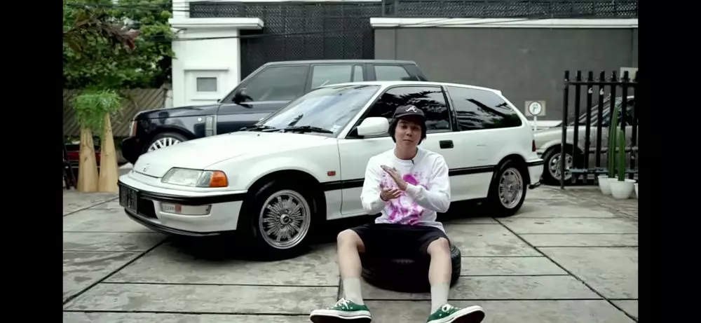 Hobi otomotif jadul, 10 momen Iqbaal Ramadhan utak-atik mobil klasik berbagai sumber