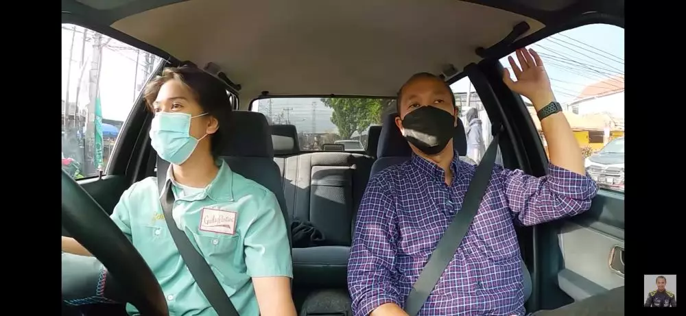 Hobi otomotif jadul, 10 momen Iqbaal Ramadhan utak-atik mobil klasik berbagai sumber