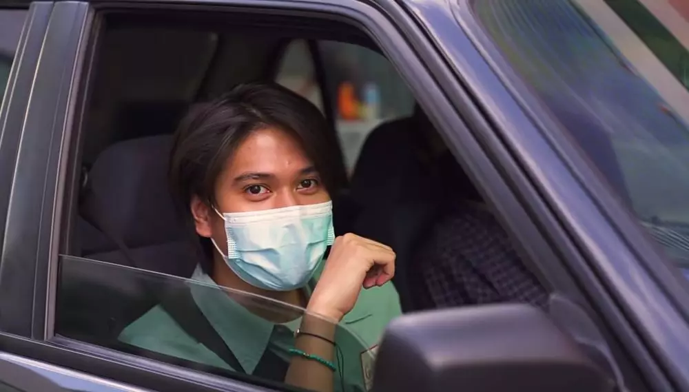 Hobi otomotif jadul, 10 momen Iqbaal Ramadhan utak-atik mobil klasik berbagai sumber