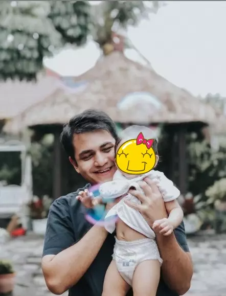 Rizky Alatas momong anak © 2021 Instagram/@@rizkyalatas