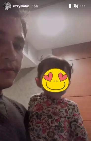 Rizky Alatas momong anak © 2021 Instagram/@@rizkyalatas