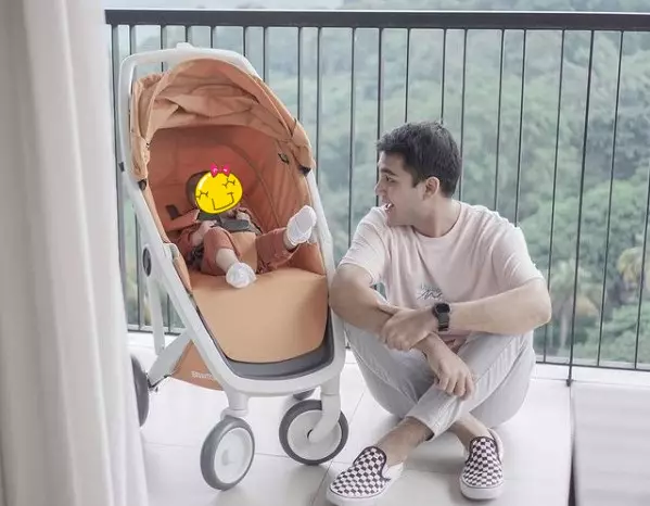 Rizky Alatas momong anak © 2021 Instagram/@rizkyalatas