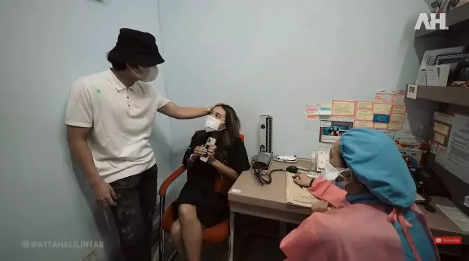 10 Momen Atta Halilintar temani Aurel Hermansyah cek kandungan berbagai sumber