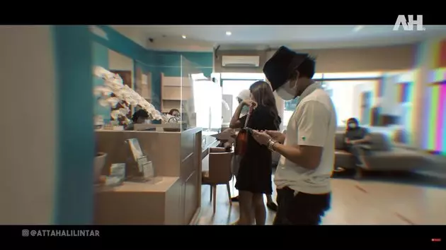 10 Momen Atta Halilintar temani Aurel Hermansyah cek kandungan berbagai sumber