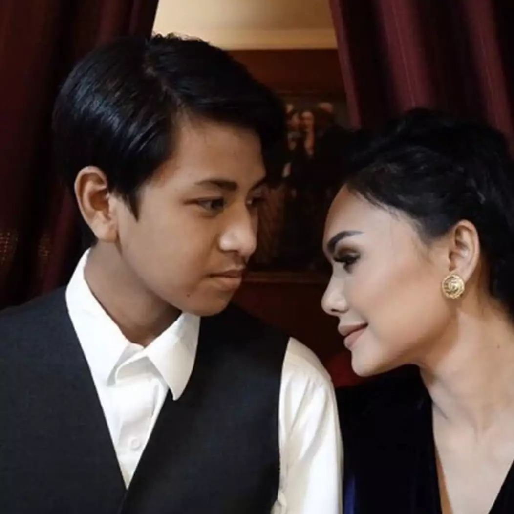 7 Potret Cavin Obient, putra sulung Yuni Shara yang beranjak dewasa