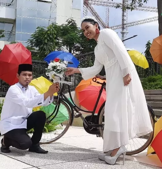 pernikahan Bulik Wiwik dan Mang Darma © 2021 Instagram pernikahan Bulik Wiwik dan Mang Darma © 2021 Instagram