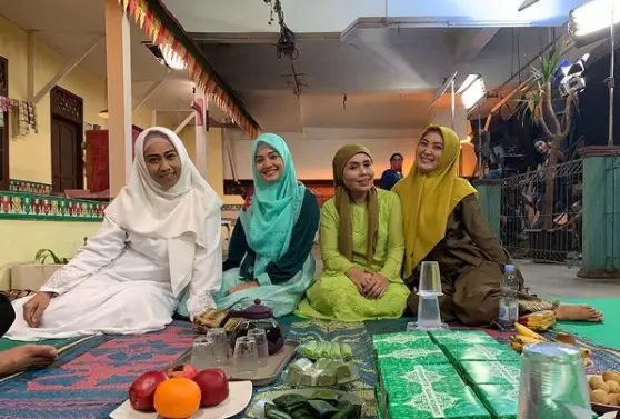 pernikahan Bulik Wiwik dan Mang Darma © 2021 Instagram pernikahan Bulik Wiwik dan Mang Darma © 2021 Instagram