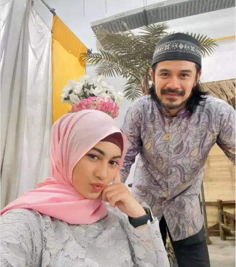 pernikahan Bulik Wiwik dan Mang Darma © 2021 Instagram pernikahan Bulik Wiwik dan Mang Darma © 2021 Instagram