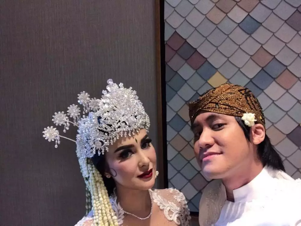 selfie pertama seleb usai menikah © 2021 brilio.net