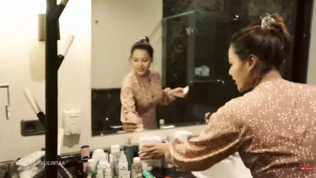 malam pertama atta aurel Berbagai sumber