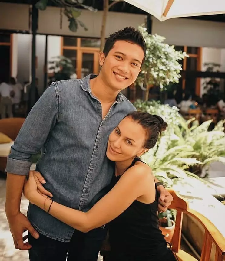 sophia latjuba unggah foto bareng calon mantu © Instagram