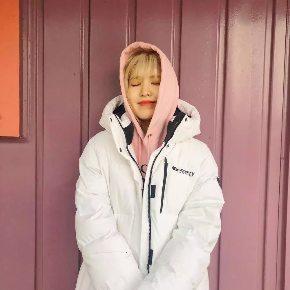 10 Beda gaya panggung dan keseharian Wendy Red Velvet berbagai sumber 10 Beda gaya panggung dan keseharian Wendy Red Velvet berbagai sumber