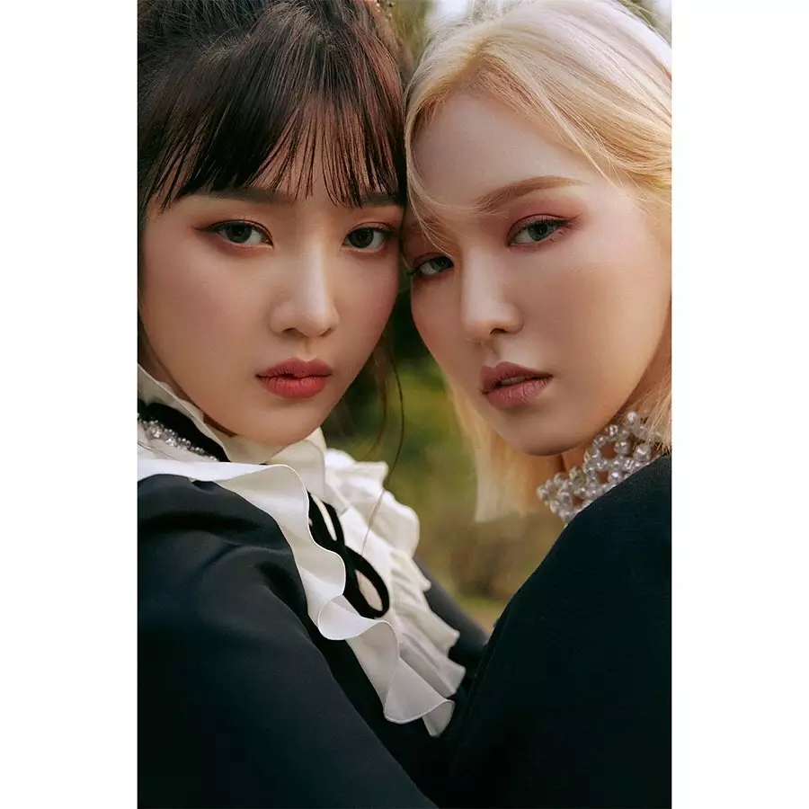 10 Beda gaya panggung dan keseharian Wendy Red Velvet berbagai sumber 10 Beda gaya panggung dan keseharian Wendy Red Velvet berbagai sumber